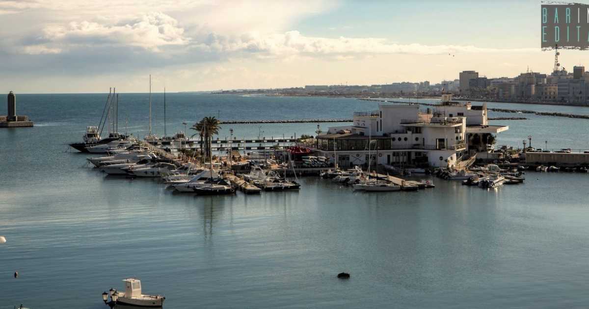La storia del Barion, il circolo nautico ospitato in una "nave" adagiata sul mare di Bari
